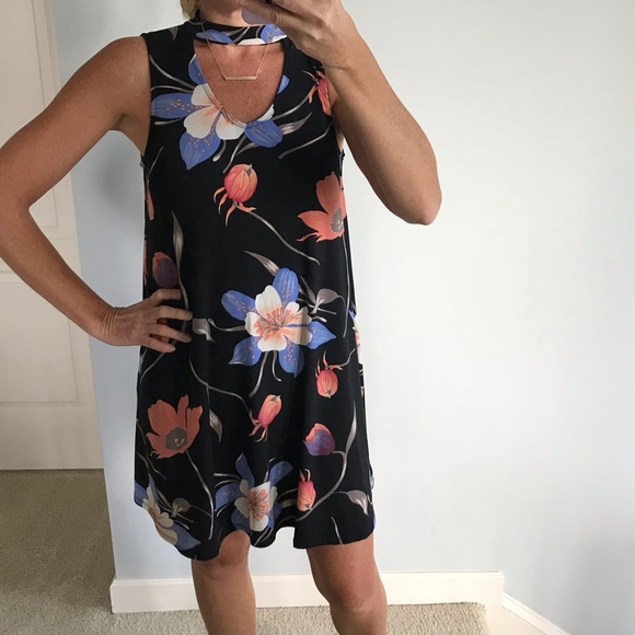 Black Floral Sleeveless Dress - Picture 3 of 7